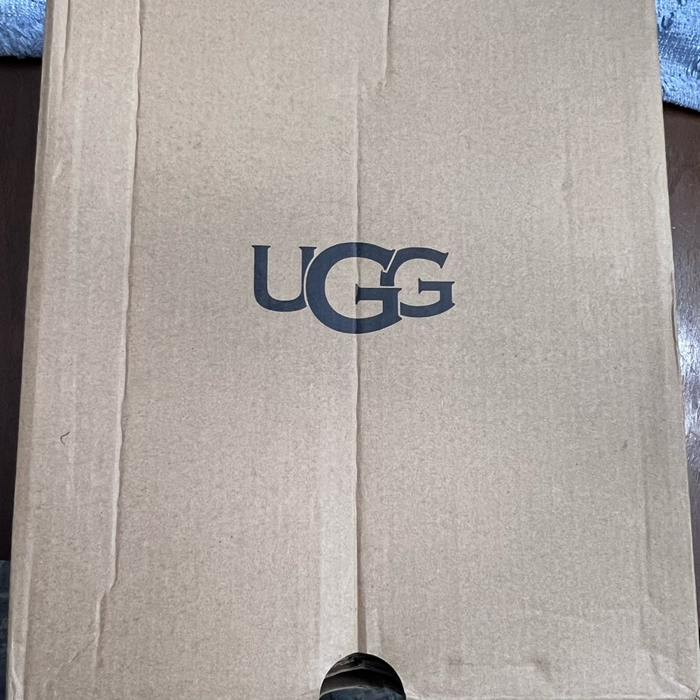 Ugg w olive high top sneaker new - Picture 7 of 8